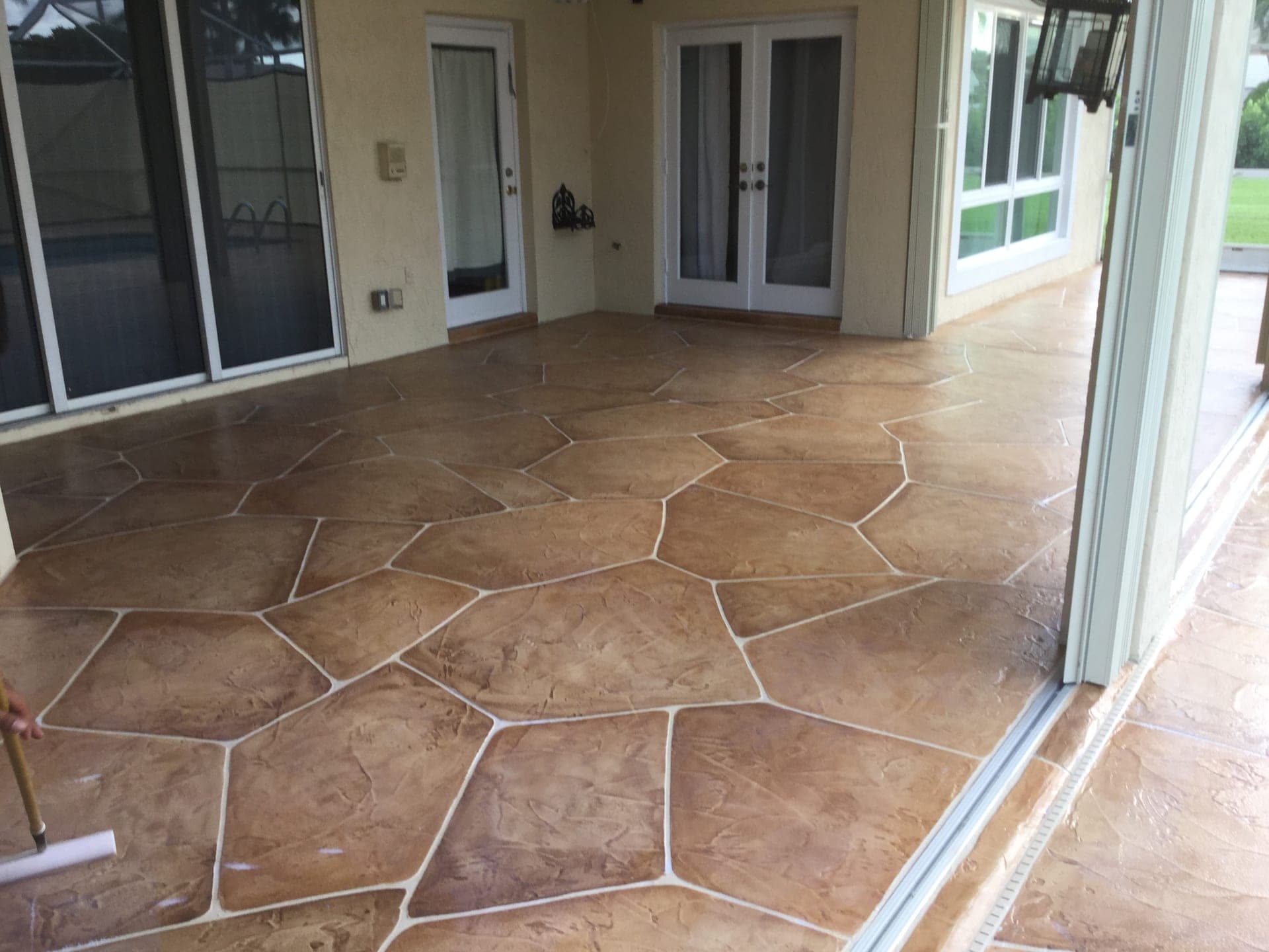 Lanai with tan flagstone pattern