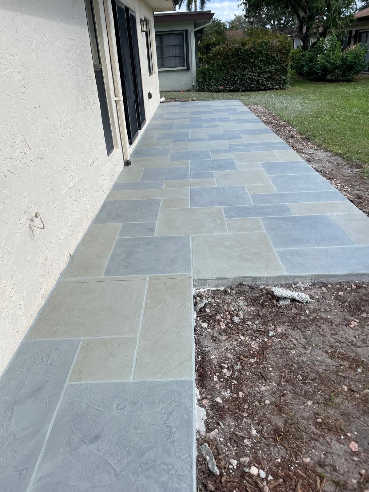 Stone pattern walkway