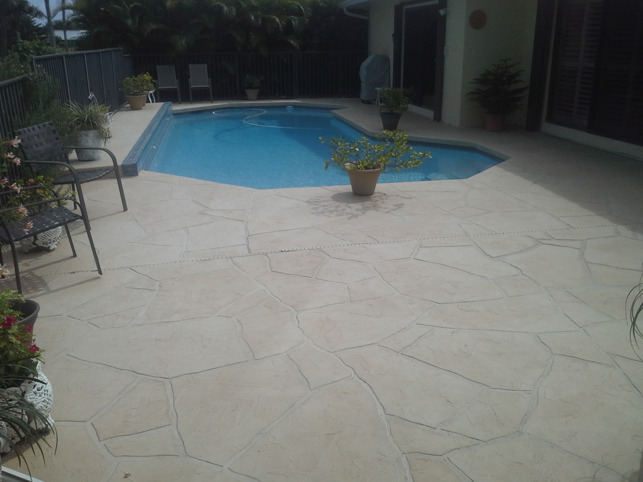 White flagstone pool deck