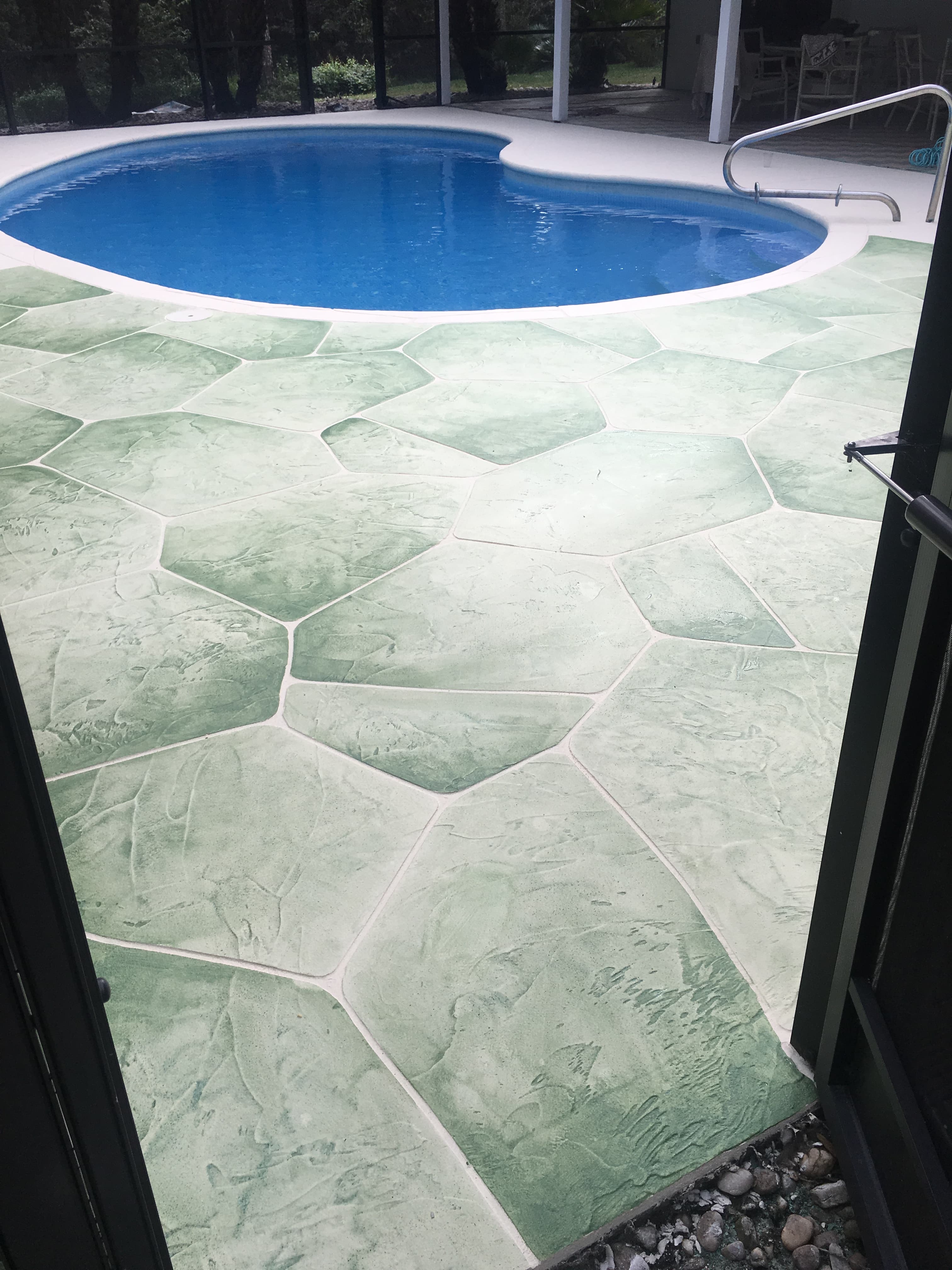 Green flagstone pool deck