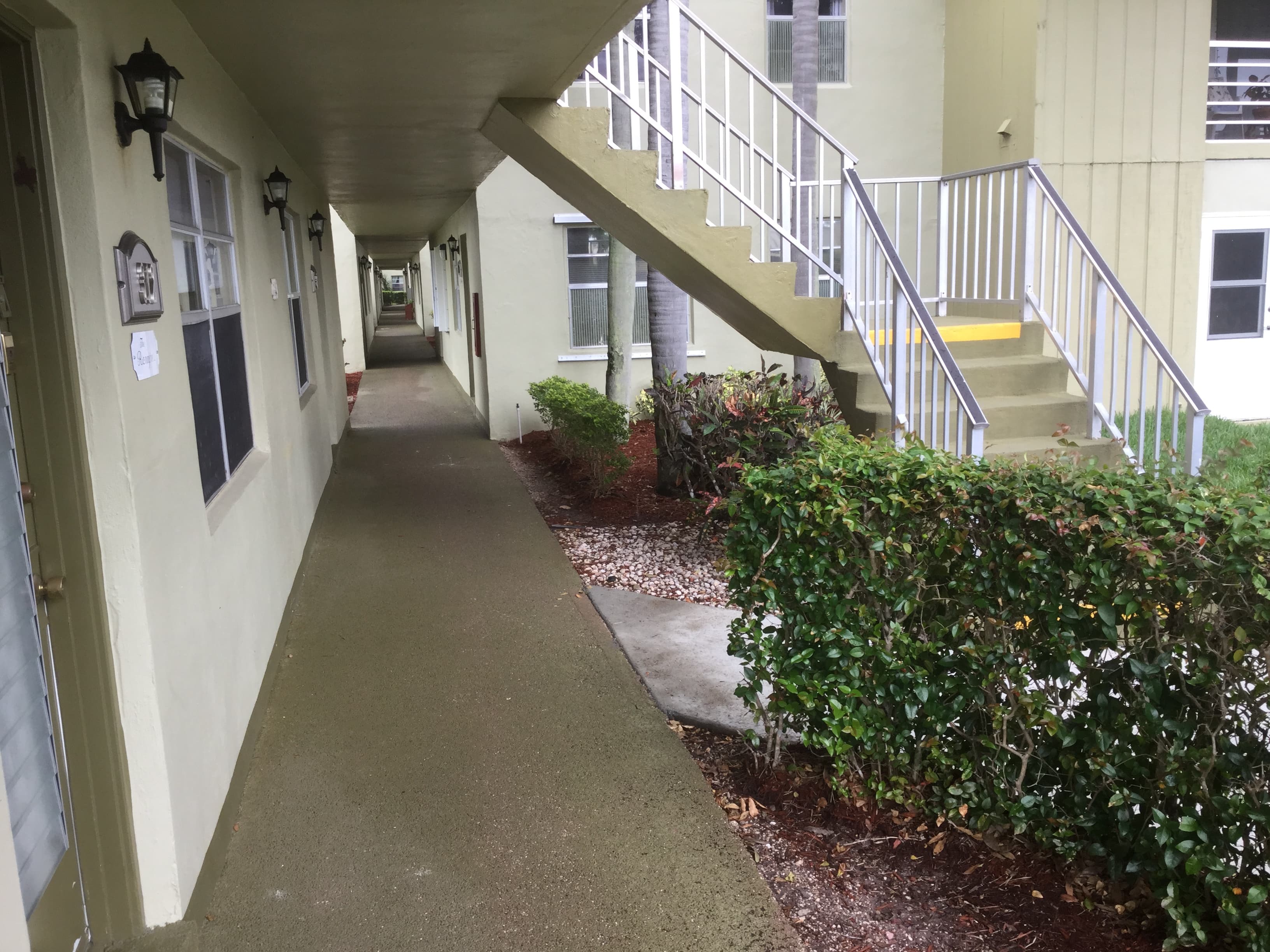 Commercial corridor walkway